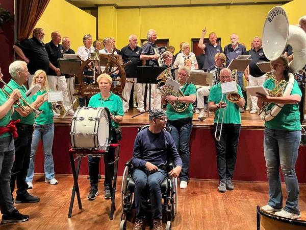 Muzikale Bloeiweekavond met volle en warme zaal in Unitas