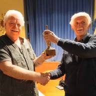 Eelke Jellema wint klaverjaskampioenschap van Doniawerstal