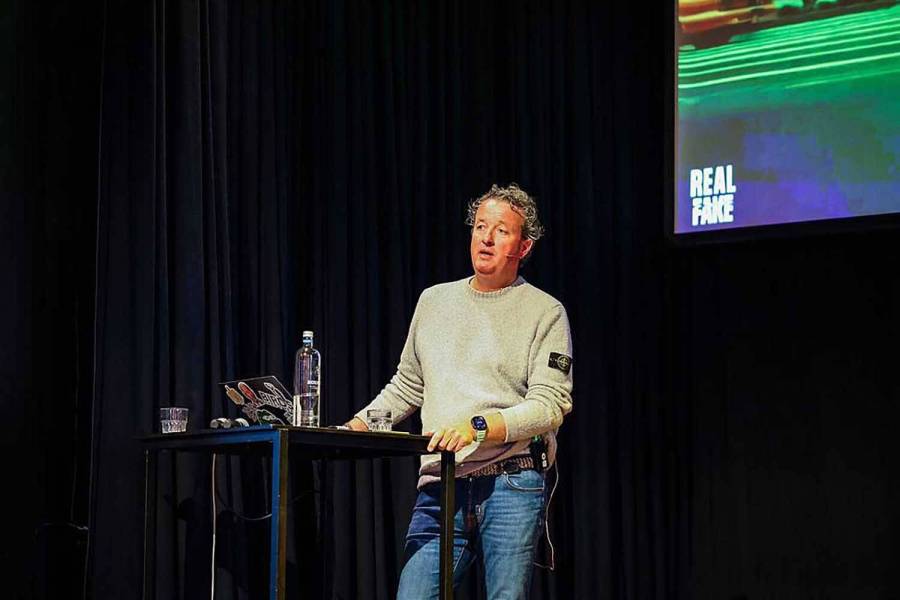 Lezing over kunstmatige intelligentie in Eetcafé De Drie Zwaantjes