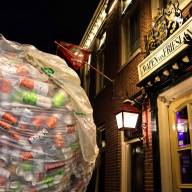 Statiegeld van blikjes actie bij 'Het Wapen  in Sint Nyk voor Energy4All
