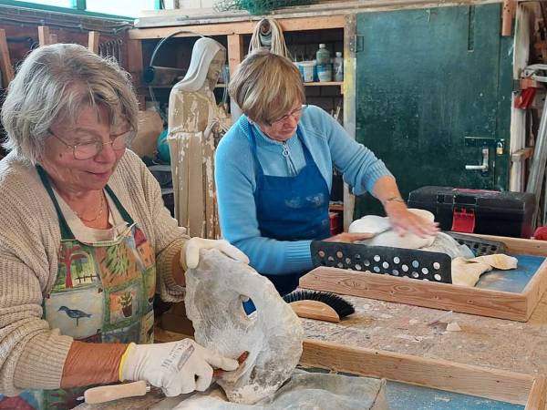 Beeldhouwers in spé exposeren eigen kunstwerken