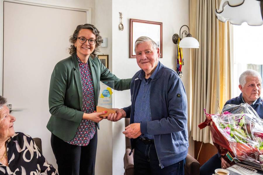 Gemeentelijke hulde voor Theo Rijpkema (88) uit Sint Nyk