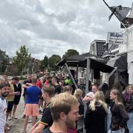 Hardlopers trotseren zand en bier tijdens eerste Bierathon Sint Nyk
