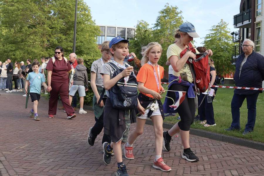 Avondvierdaagse Sint Nyk trekt weer veel wandelaars en blije gezichten