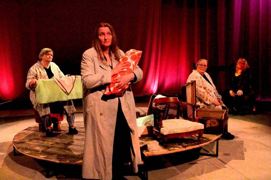 Moeders in armoede spelen ‘Schreeuw in de ruimte’ in Sint Nyk