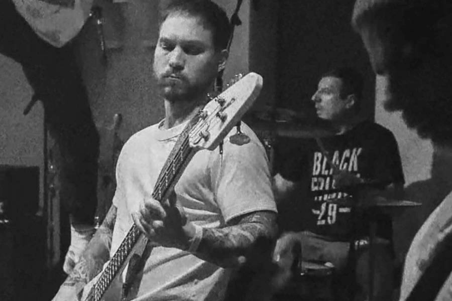 Petzjekket brengt hardcore/punk terug naar de basis in Idskenhuizen