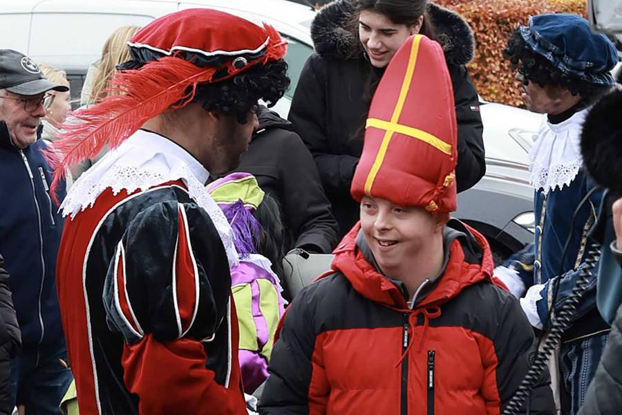 Spectaculaire intocht van Sinterklaas in Sint Nicolaasga