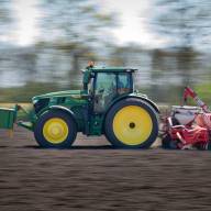 Voorjaar uit het boekje: maïs zaaien op volle toeren