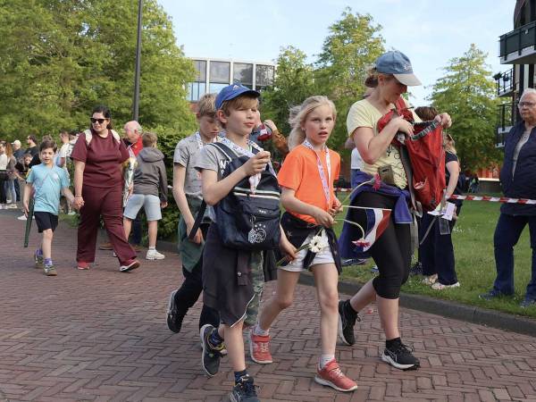 Avondvierdaagse Sint Nyk trekt weer veel wandelaars en blije gezichten