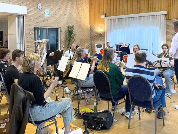 Crescendo houdt open repetitie tijdens Bloeiweek Sint Nyk