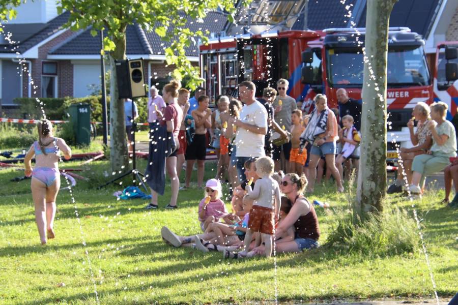 Spetterend waterspektakel met Brandweer Sint Nyk
