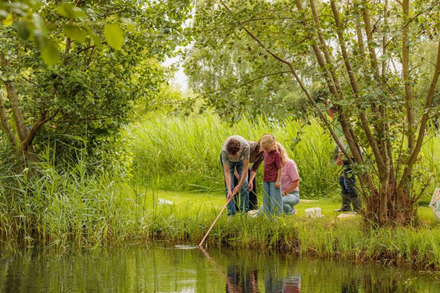 Slootjesdag Teroele: kinderen ontdekken rijk leven in en rond de sloot