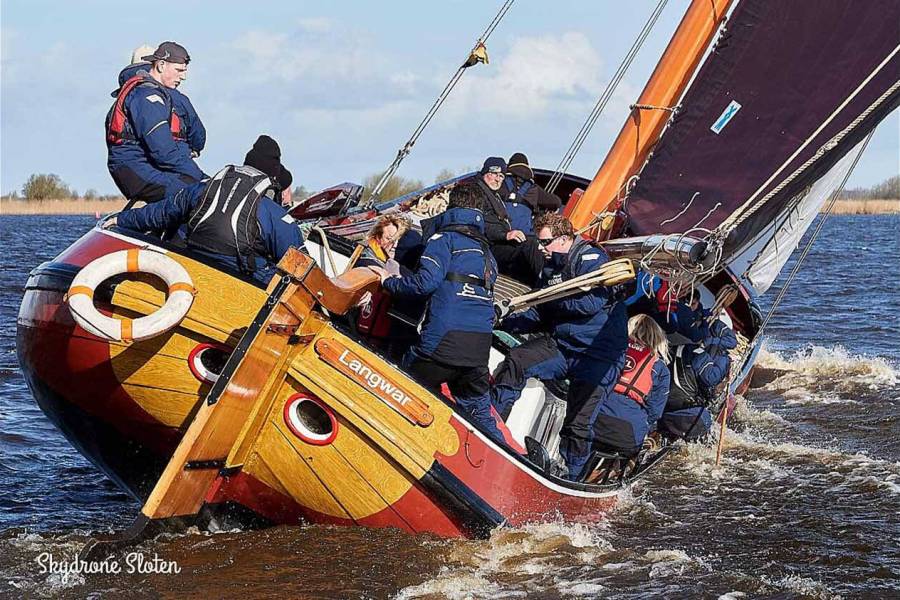 Skûtsje Langweer achtste bij SKS-wedstrijd op De Veenhoop