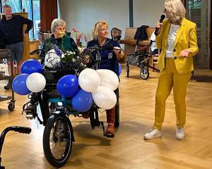 Feestelijke start Bloeiweek Sint Nyk: duofiets voor het dorp 
