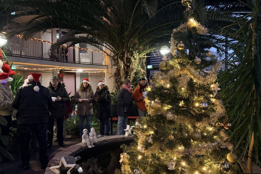 Kerstzang trotseert vrieskou: ventielen vast, sfeer bleef warm