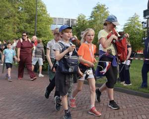 Avondvierdaagse Sint Nyk trekt weer veel wandelaars en blije gezichten