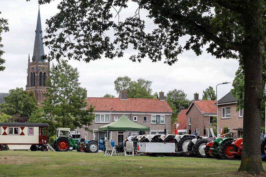 Grote opkomst jaarmarkt en oldstimershow Sint Nyk